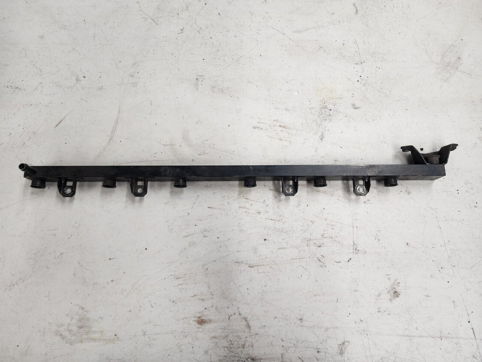 BMW E30 OEM M20 Fuel Rail