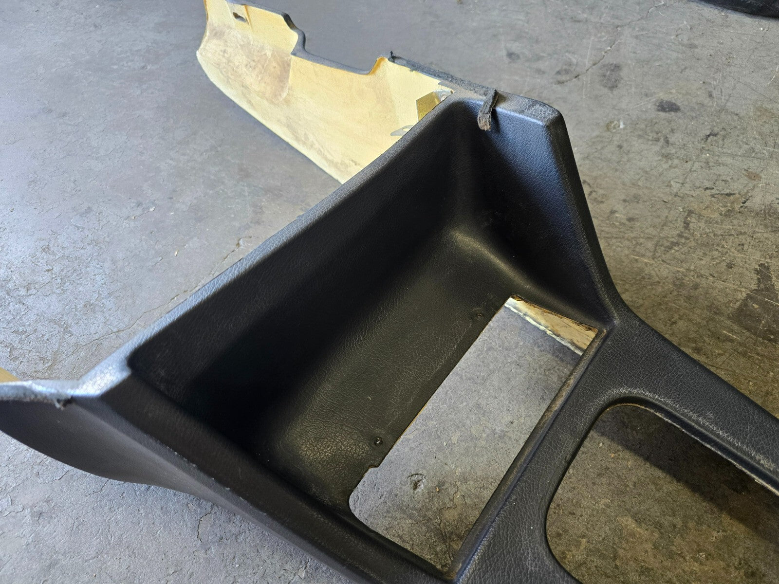 BMW E30 Front Center Console Storing Partition LHD Manual Crank Windows