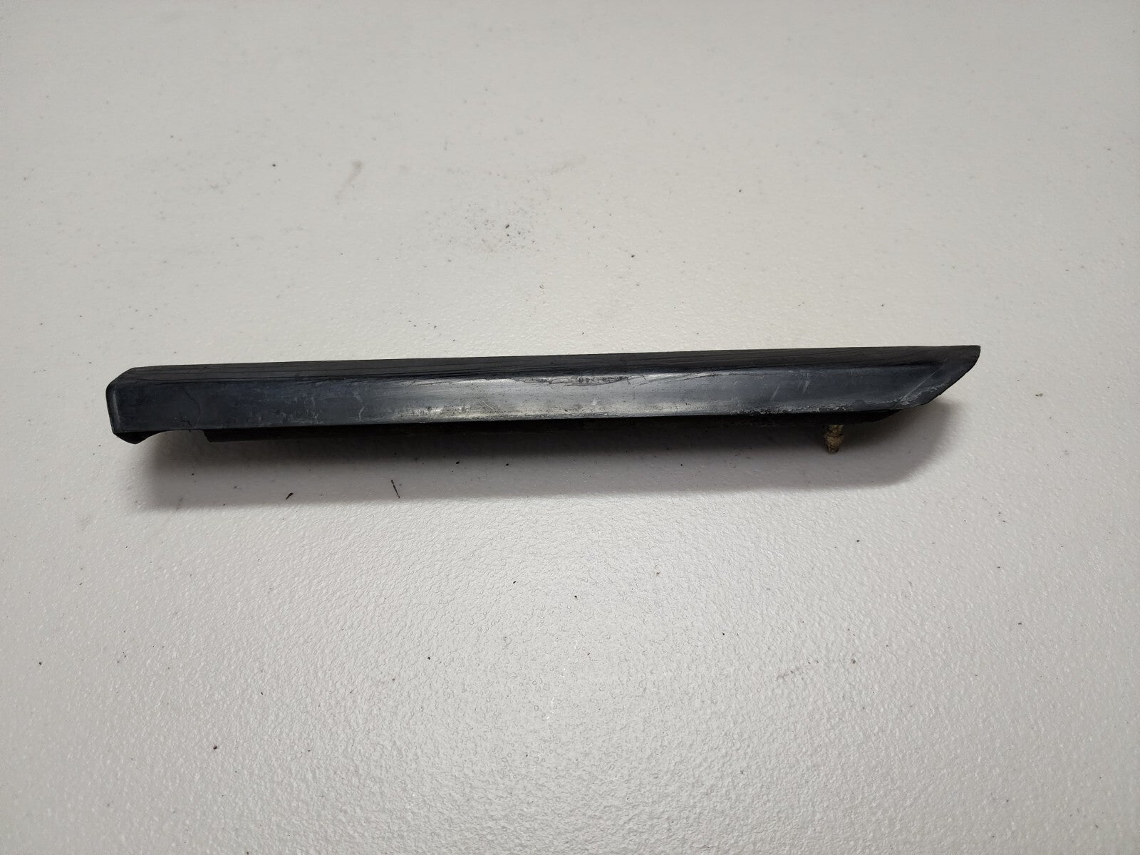 BMW E30 OEM Early Model Passenger Front Fender Molding Coupe/Sedan With Chrome