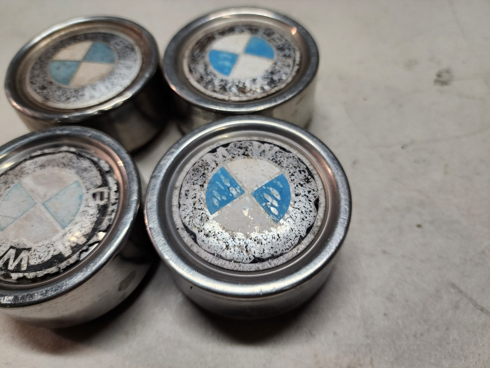 BMW E30 E21 E10 OEM Bottlecap Center Hub Cap Set