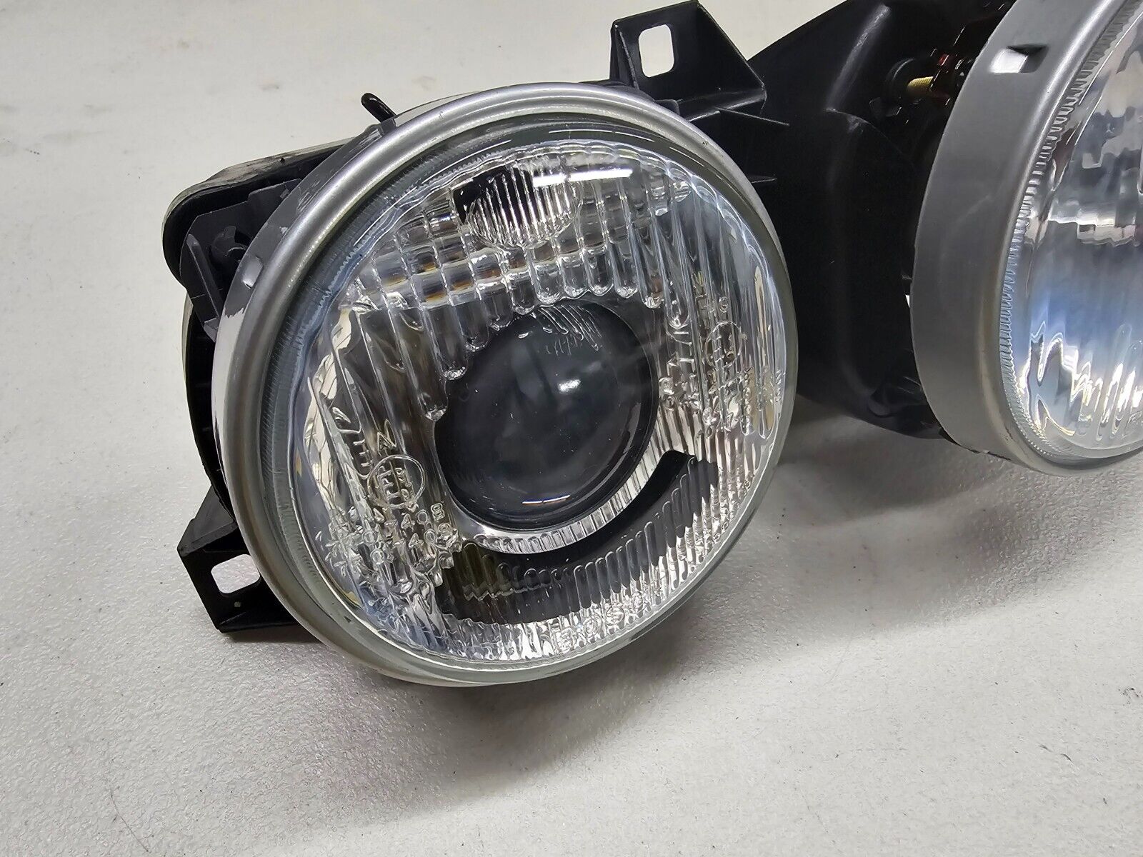 BMW E30 Passenger Brand New Bosch Euro Smiley Headlight NOS NLA