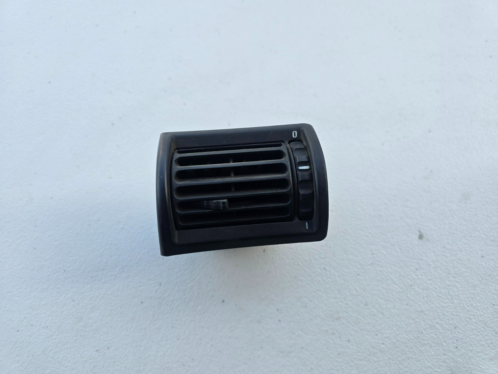 BMW OEM Z3 M Roadster Coupe Right AC Vent 64228397716