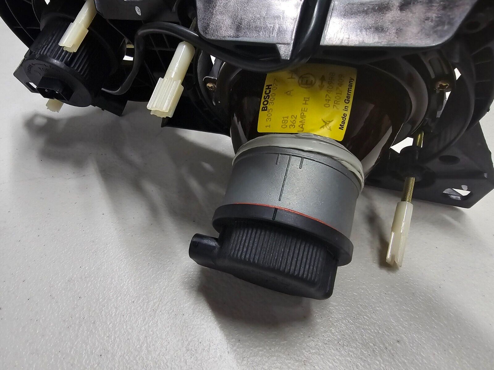 BMW E30 Passenger Brand New Bosch Euro Smiley Headlight NOS NLA