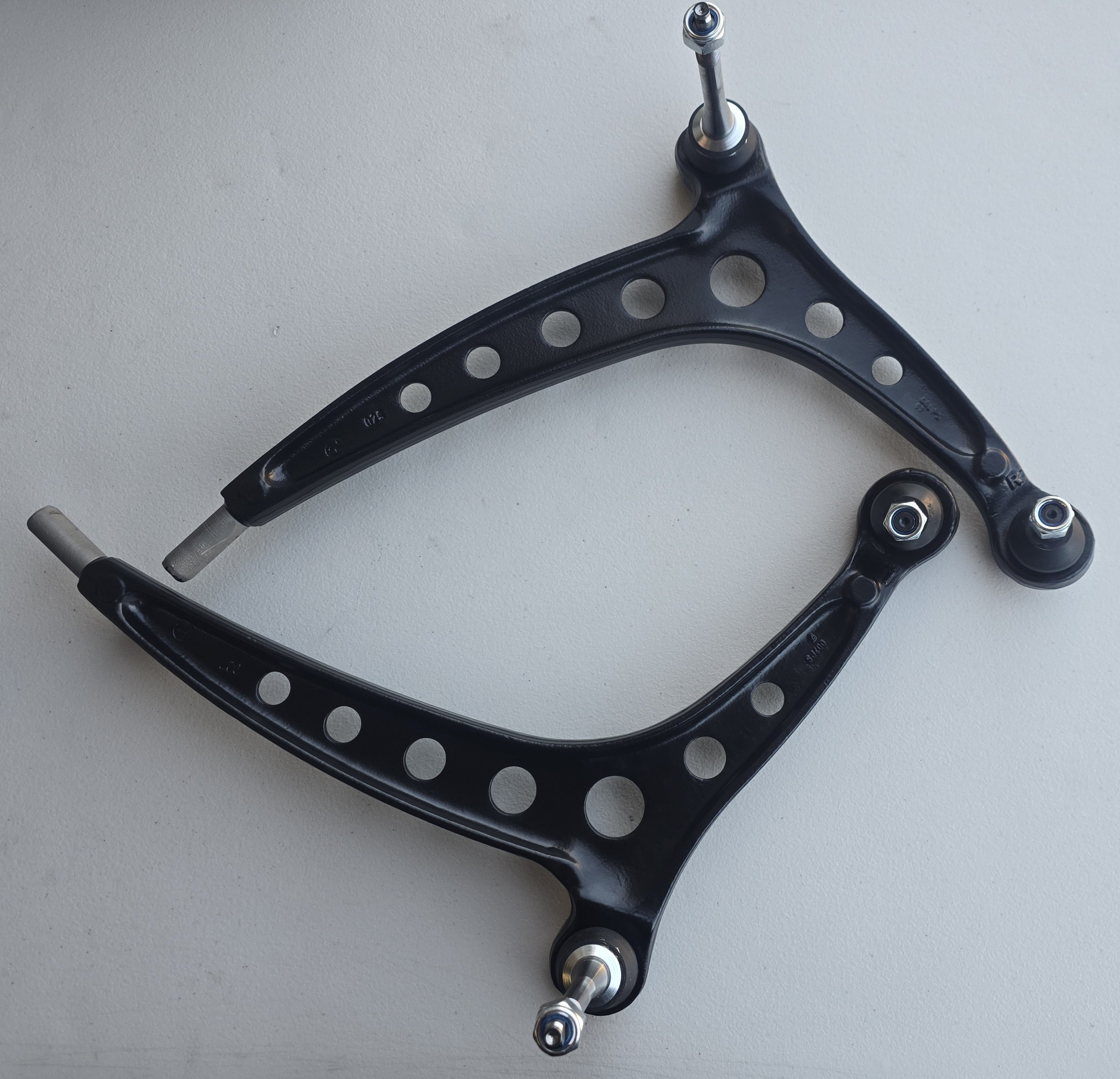 BMW E30 325ix AWD Front Control Arm Set 31121701059 31121701060