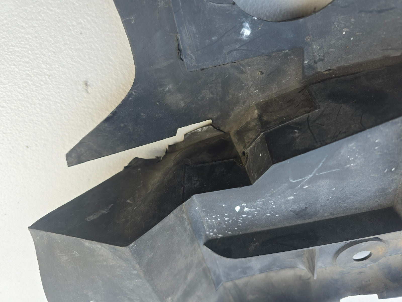 BMW OEM Z3 M Roadster Coupe Passenger Radiator Lower Air Duct Trim Cover 8399503